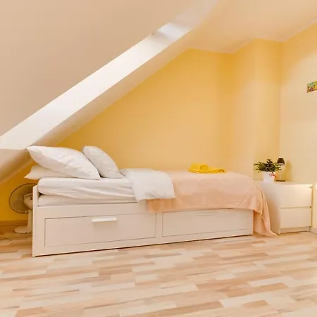 Jane's Charming Praag